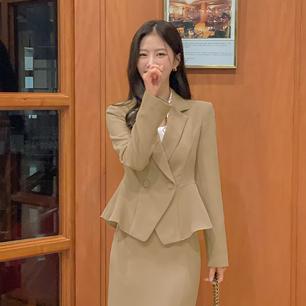 퀸스 Peplum Silhouette Set-up Jacket