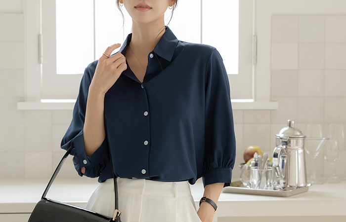 (1+1할인) Shirring Three-Quarter Sleeves Soft Span Blouse