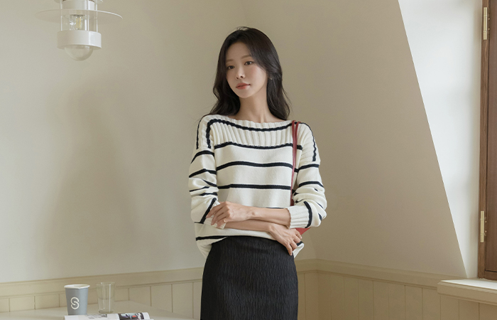 slender Boat Neck Stripe Patterns Knit