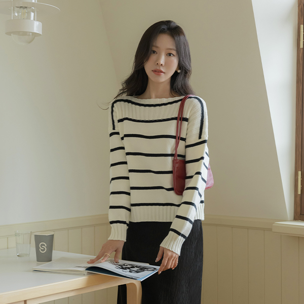 slender Boat Neck Stripe Patterns Knit