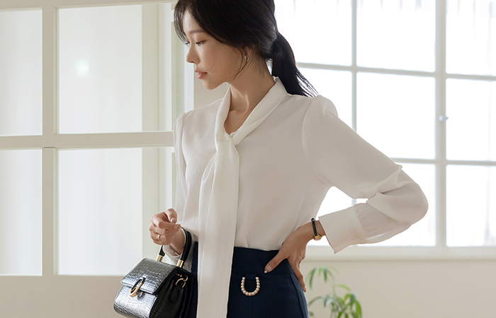 Pretty fit Wrinkle Tie Blouse