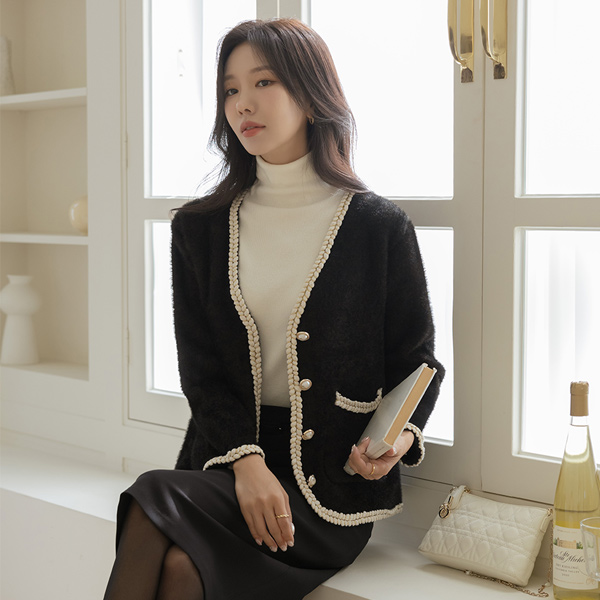 Lining Pearl Button Soft Cardigan