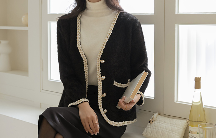 Lining Pearl Button Soft Cardigan