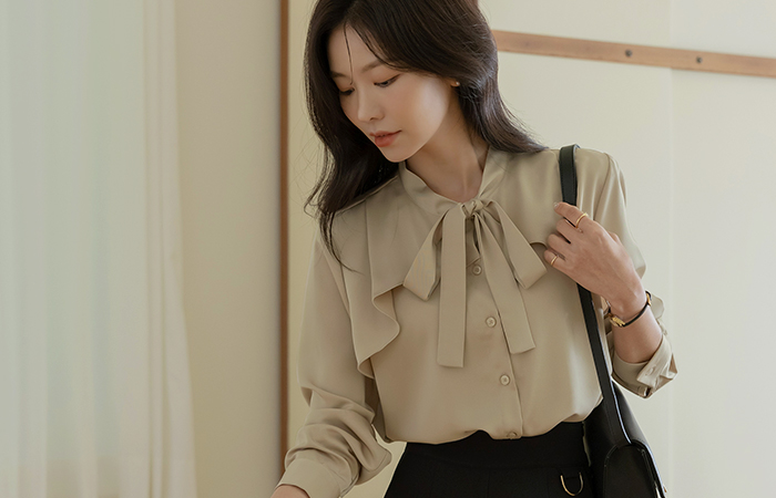 리올 Frill Tie Blouse