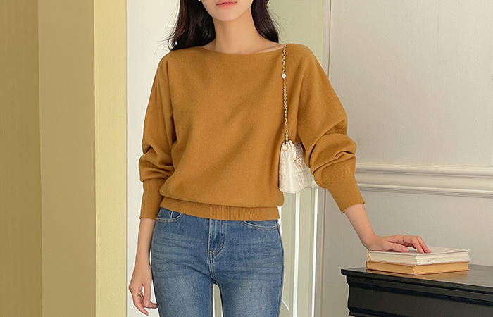 Soft Biscos slender Boat Neck Batwing Sleeves Knit