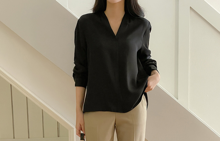 Urban VNeck Side Center Front Vent Modern Blouse