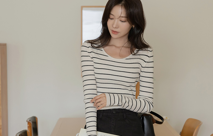 알프스 UNeck Stripe Knit