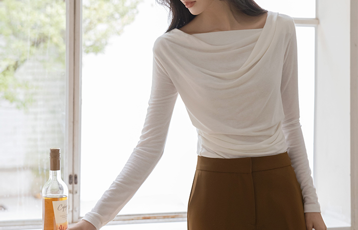 slender Cowl Shirring Neck Span T-shirt