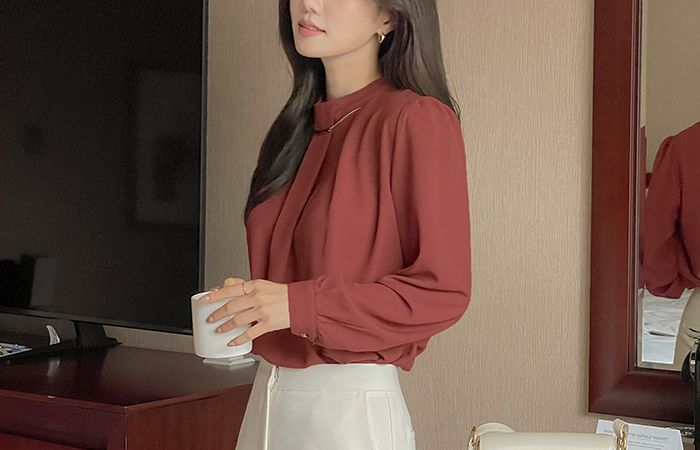 ODE Gold Decoration Pintuck Blouse