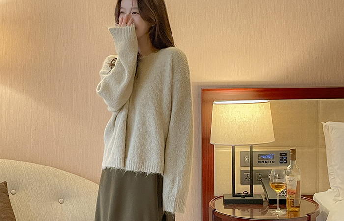 slender Silhouette Wool 와이드넥 Knit