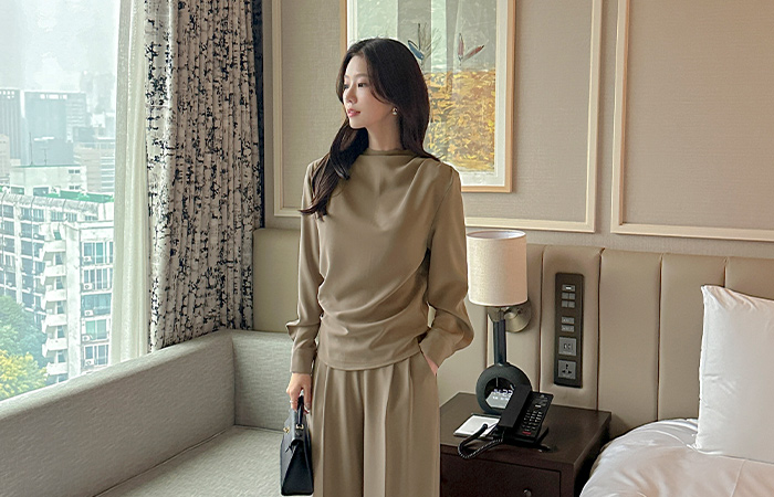 Elegance Half-Highneck Shirring Blouse