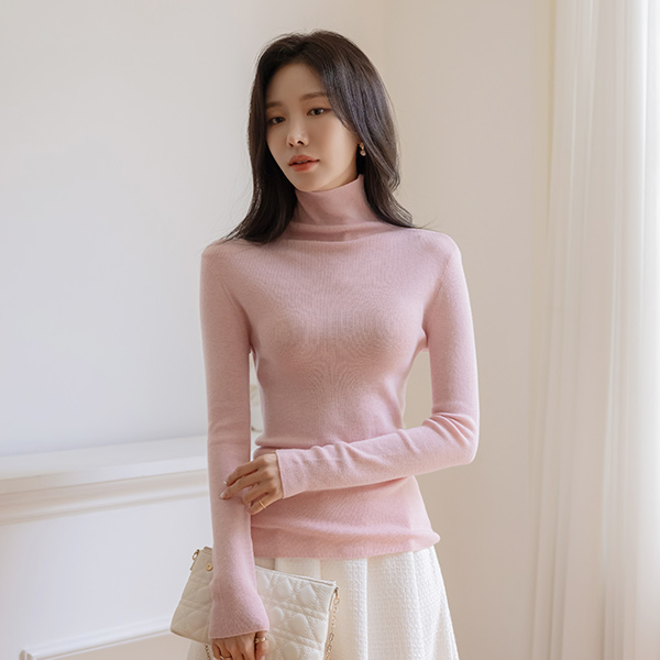 Creamy Wool Turtleneck Knit