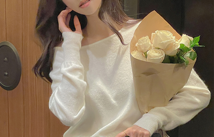 Unbalance Off Shoulder 여리넥 fluffy Knit