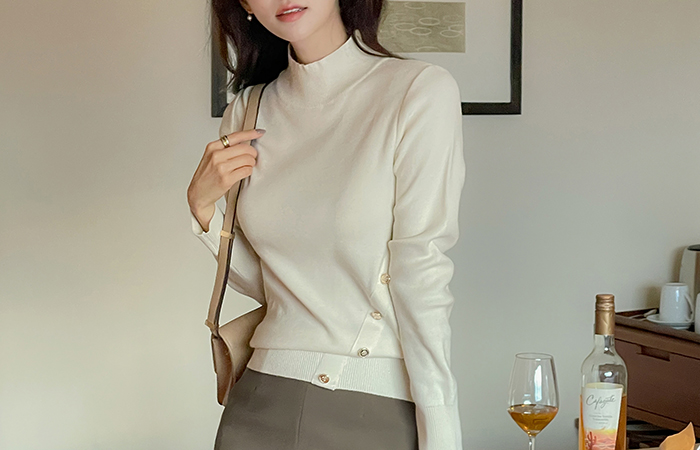 Diagonal Gold Button Half-Highneck Knit