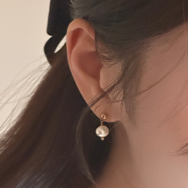 로맨스 Mini Pearl Drop Earring