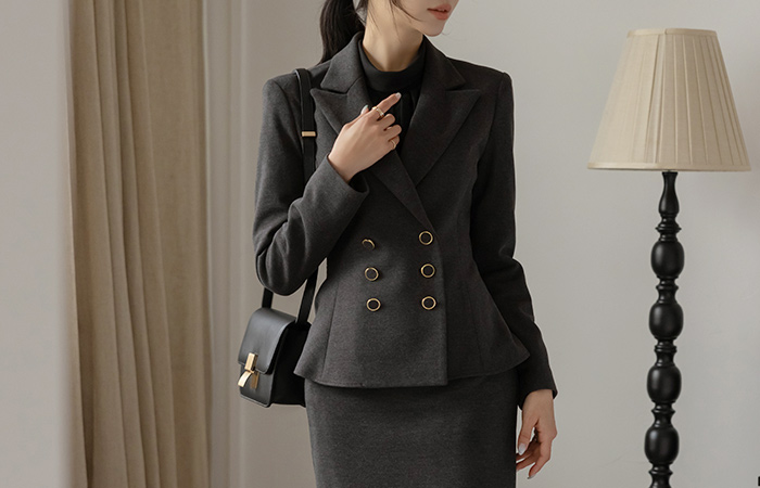 리움 Peplum Double-button Set-up Jacket