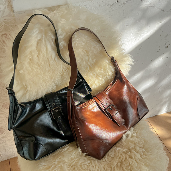 Vintage Buckle Point Shoulder Bag