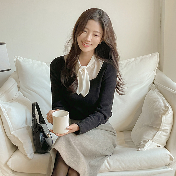 Color Combination Pearl Tie Neck layered Knit