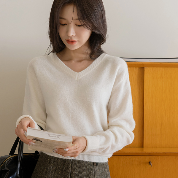 Julia 폭닥 V-neck Knit