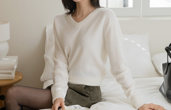 Julia 폭닥 V-neck Knit