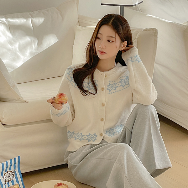 fluffy Raund neck Wool Nordic Knit Cardigan