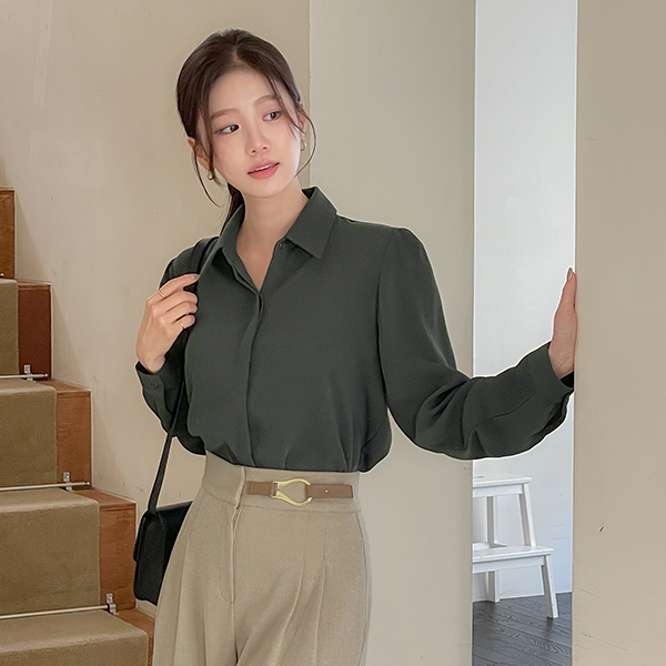 ODE Thick Collar Hidden Blouse
