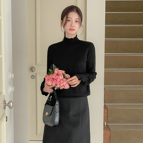 Frill Lace Fleece Turtleneck
