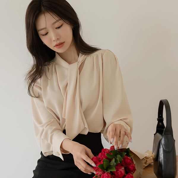 Peeling Soft Tie Neck Blouse