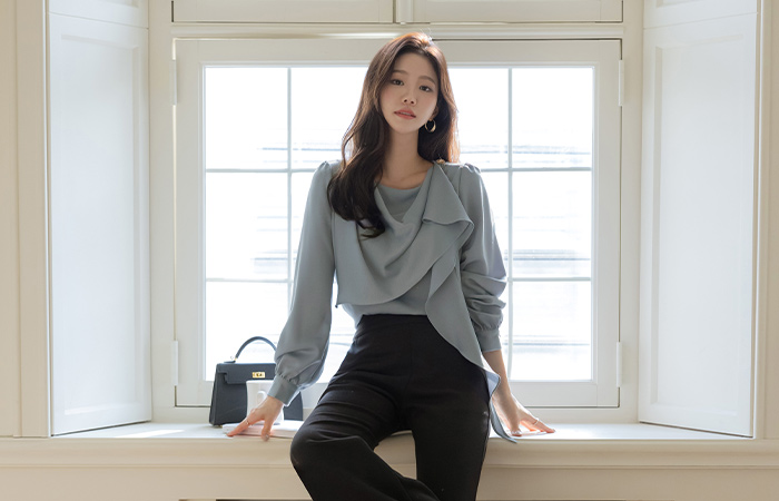 아테네 Drape Shoulder Decoration Blouse