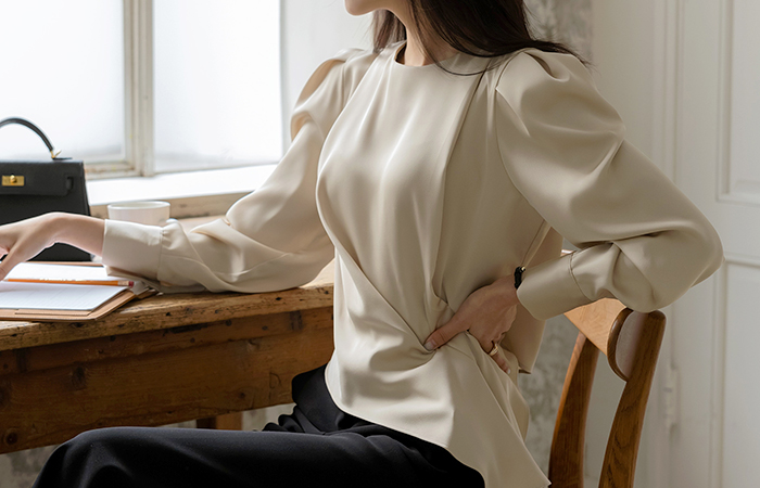 Skily Diagonal Wrinkles Puff Blouse