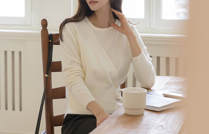 Shoulder Center Front Vent Button Point Knit