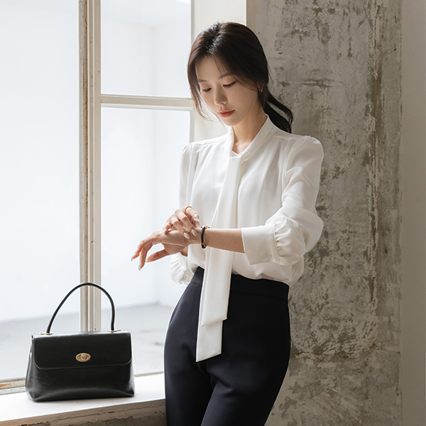 Soft Wrinkles Tie Neck Blouse