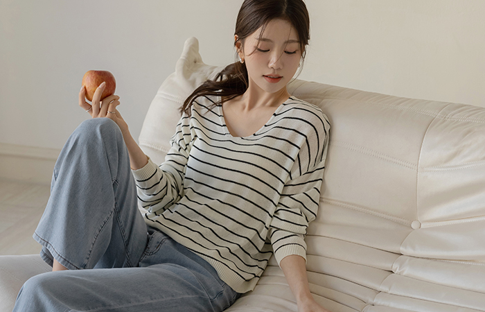 Linen slender Wide VNeck Stripe Knit