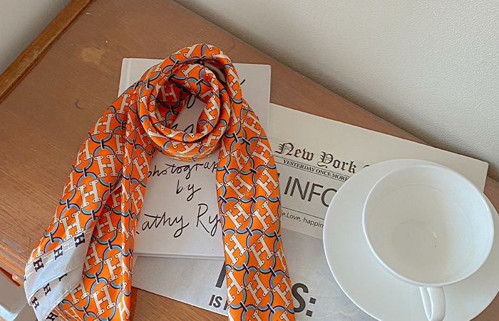 Chain HPatterns Silk square Scarf