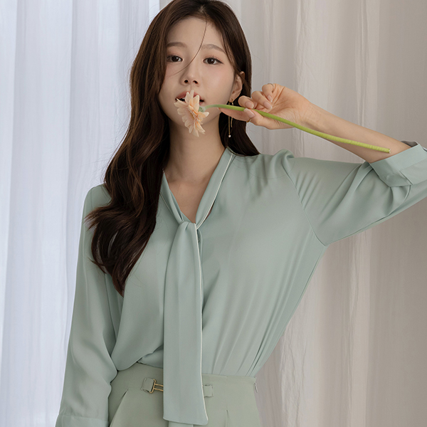 Color Combination Lining Soft Tie Neck Blouse
