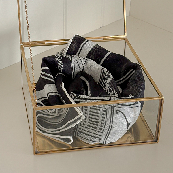 Modern Color Combination 마차 Silk Scarf