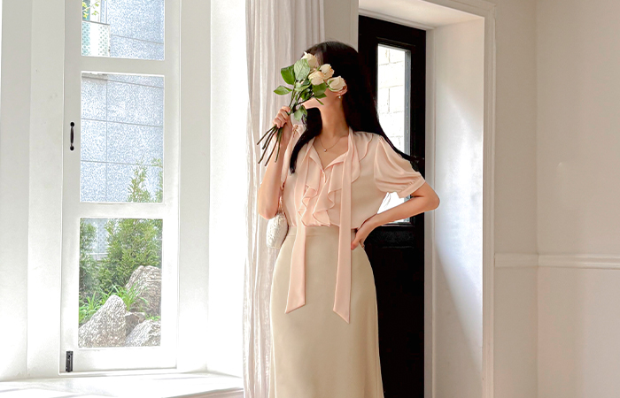 Soft Ruffle Collar Tie Neck Puff Blouse