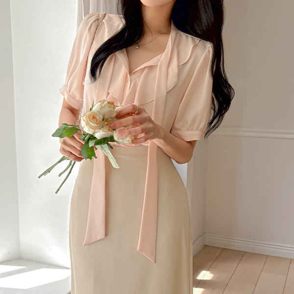 Soft Ruffle Collar Tie Neck Puff Blouse