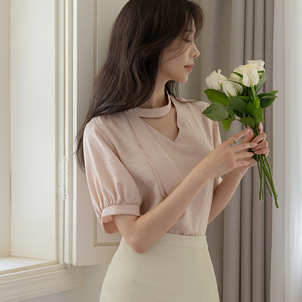 Floral Choker-Neck Short-sleeve Blouse