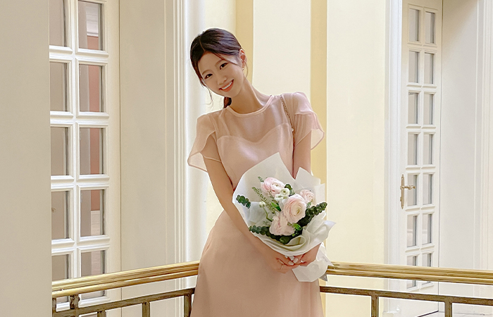 Leeds Tulip Sleeves See-through Back Ribbon Dress
