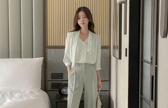 Soft Unbalance Tie Neck Three-Quarter Sleeves Blouse
