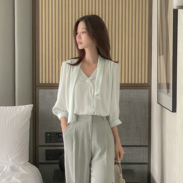 Soft Unbalance Tie Neck Three-Quarter Sleeves Blouse