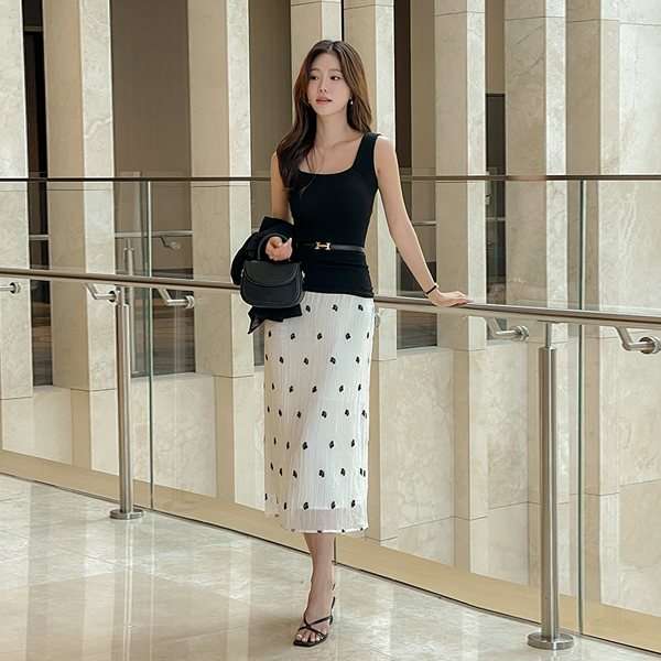 Feminine Flower Embroidery H-line Skirt