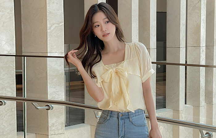 Sunny Ribbon neckline Pleat Puff Blouse