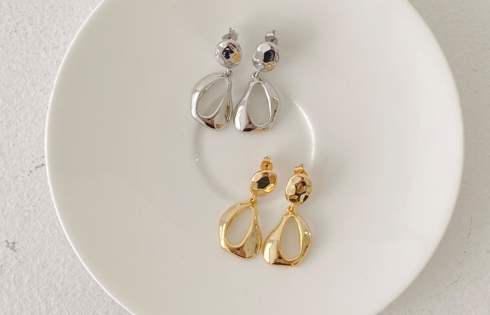 Wave Bold Drop Earring