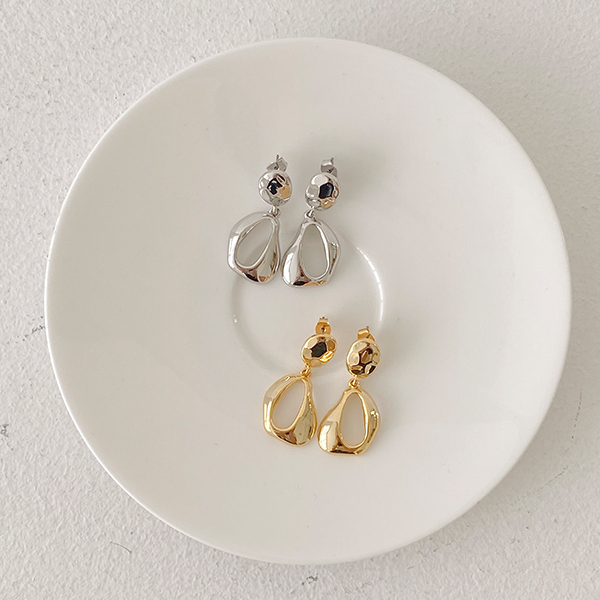 Wave Bold Drop Earring