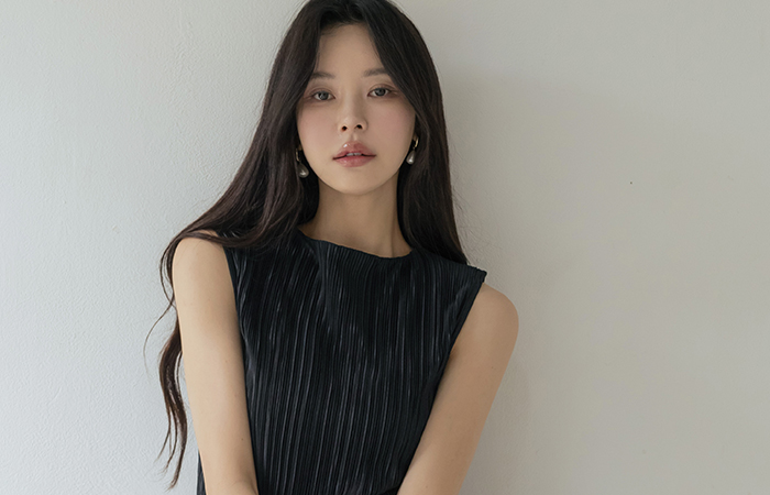 Scarlett Two-way Pleats Set-up Sleeveless shirts T-shirt