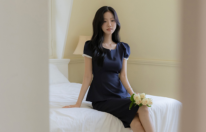 Leeds Frill Sleeves Back Ribbon Blouse