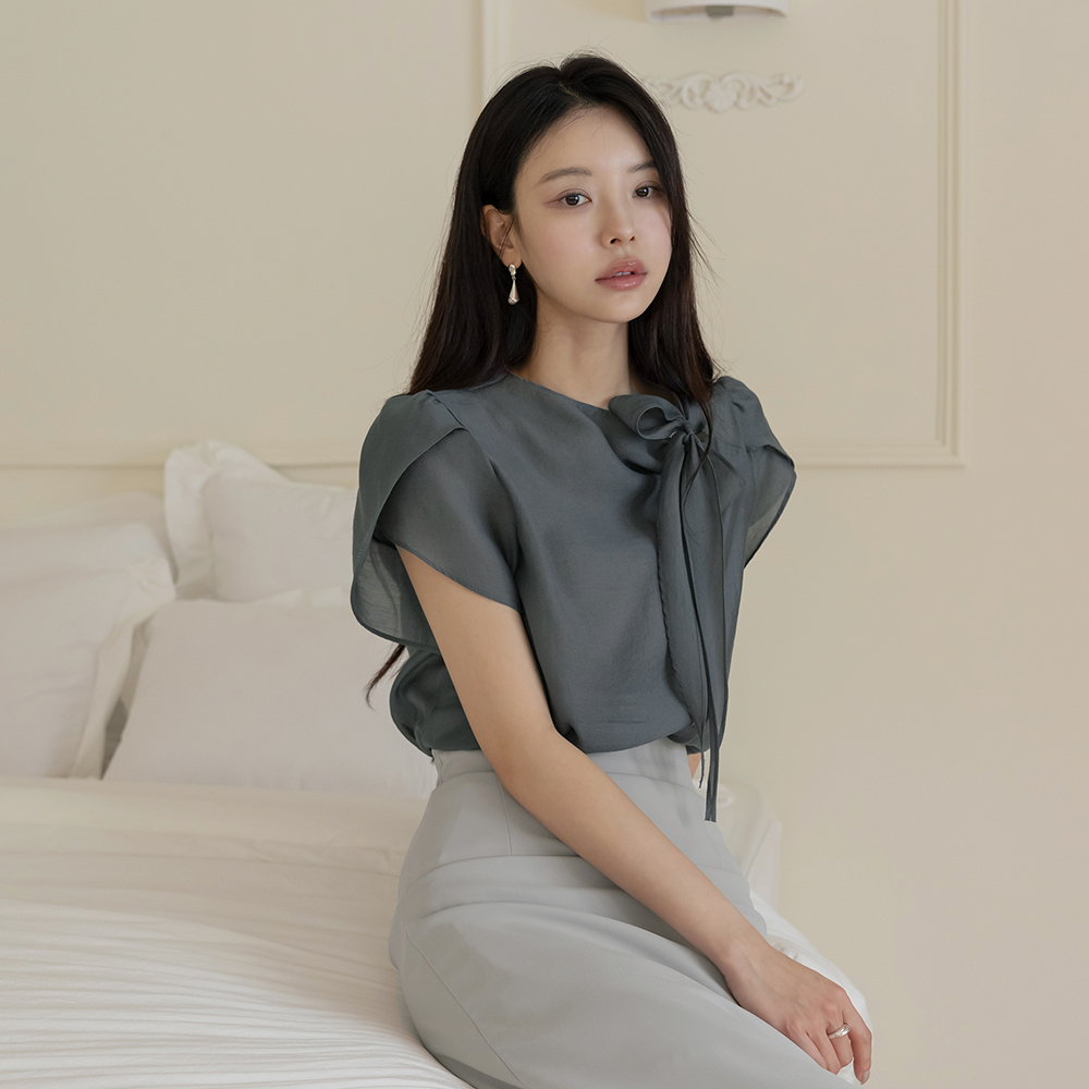 Vivian Tie Neck Tulip Sleeves Blouse