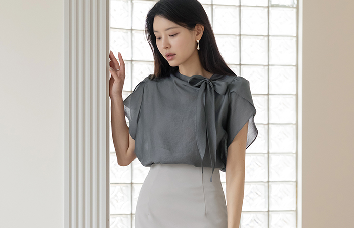 Vivian Tie Neck Tulip Sleeves Blouse
